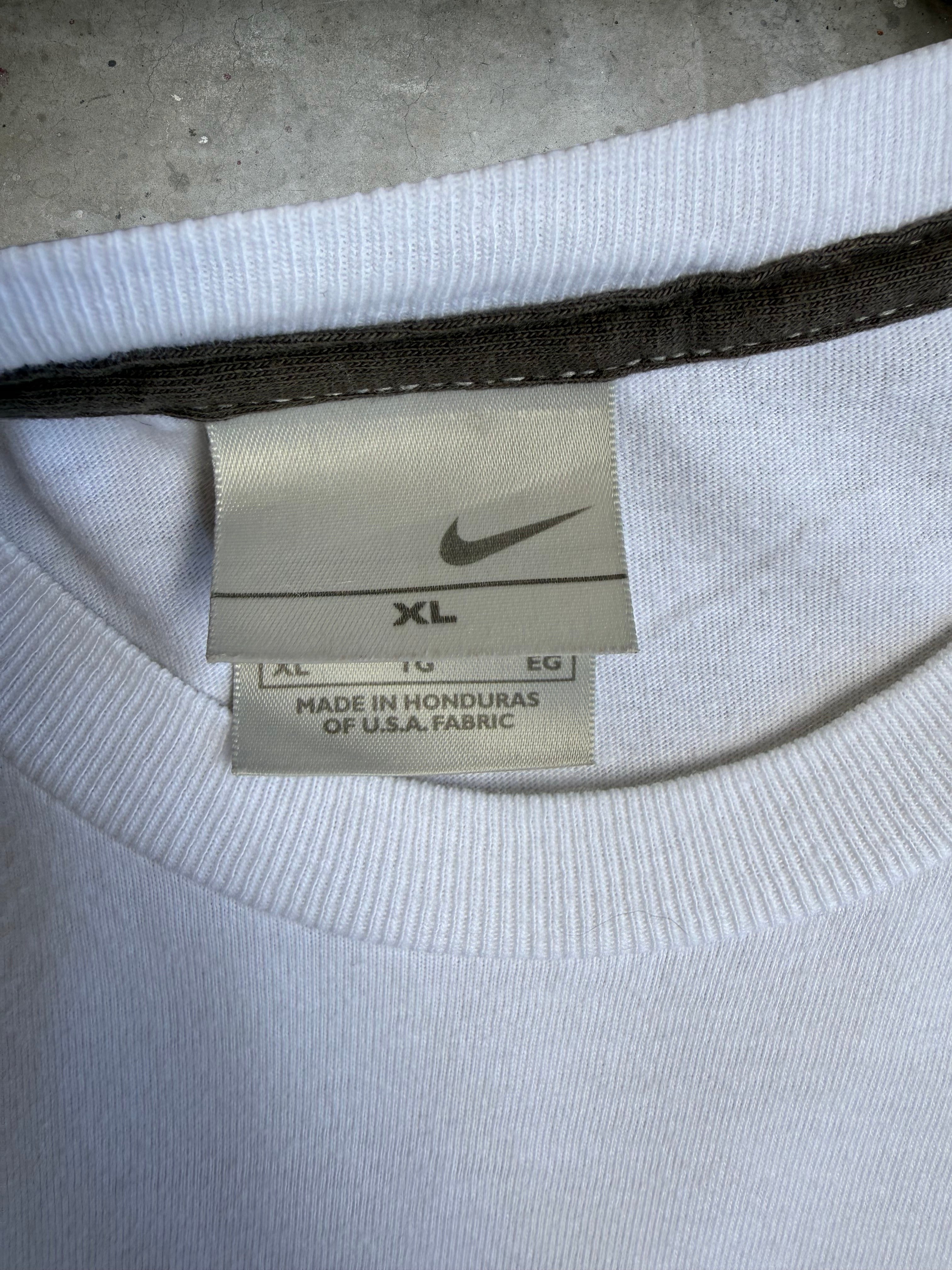 Nike Graphic Tshirt - XL