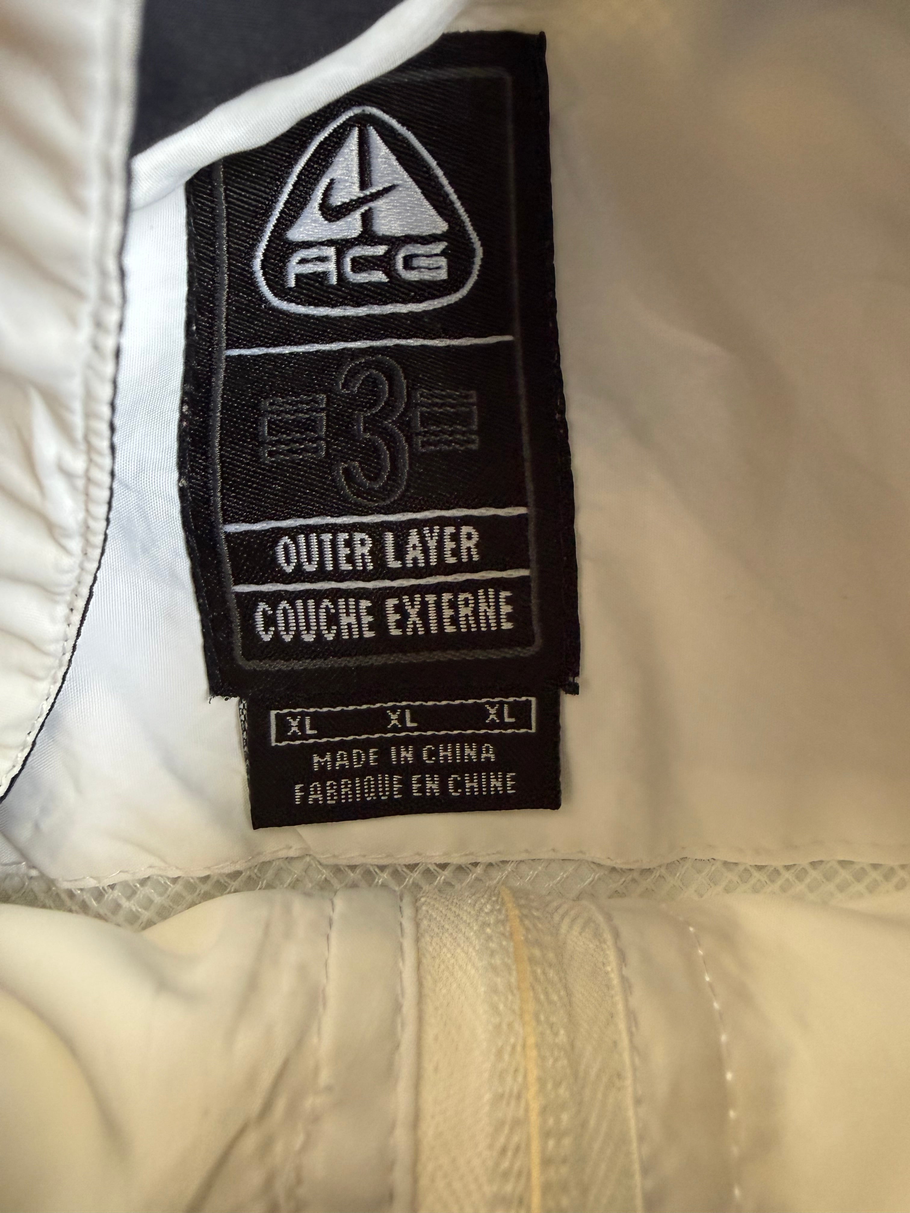 White Nike ACG Spray Jacket - L