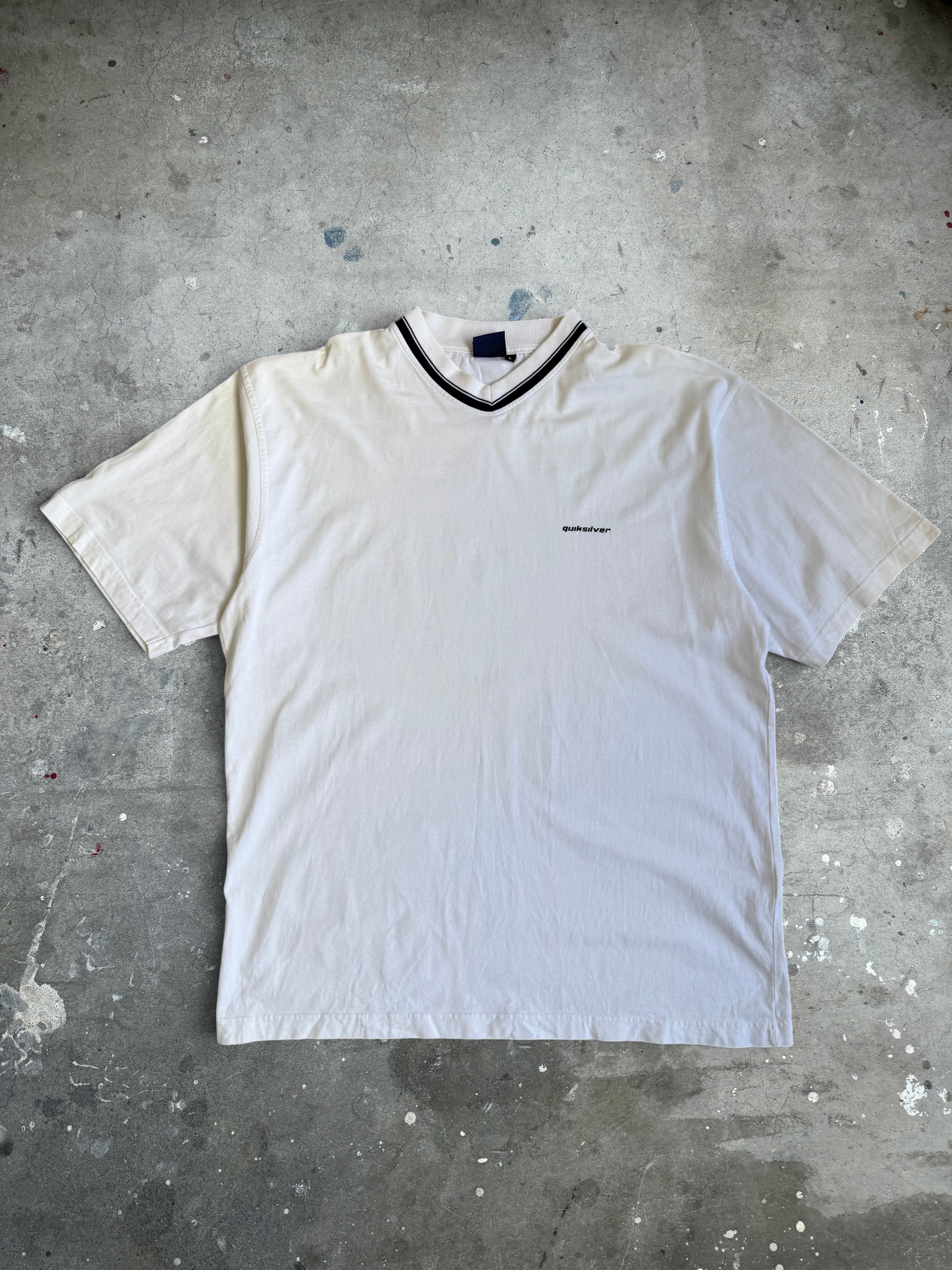 Quicksilver V-neck Tshirt - L