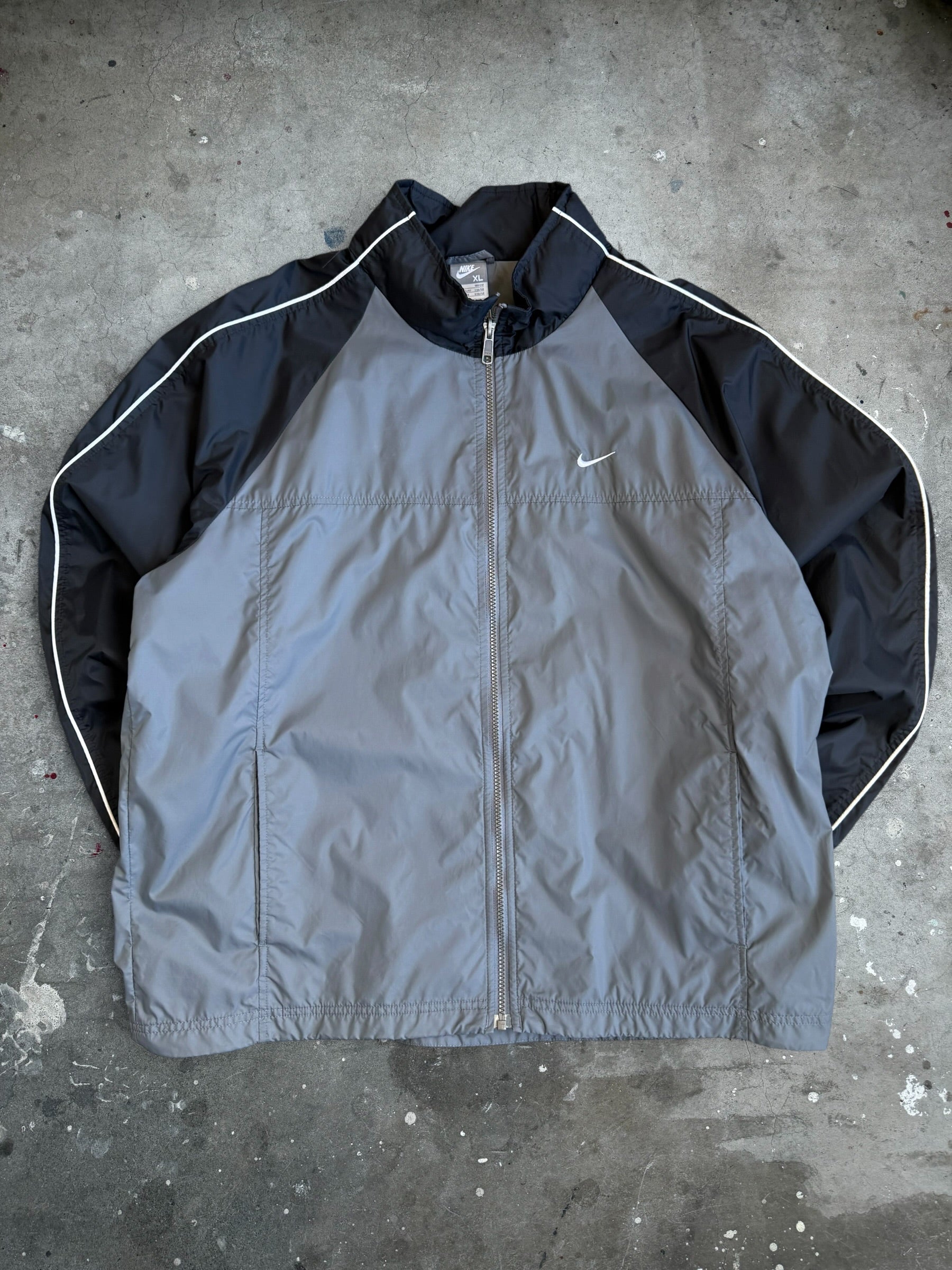 Two Toned Nike Spray Jacket - XL