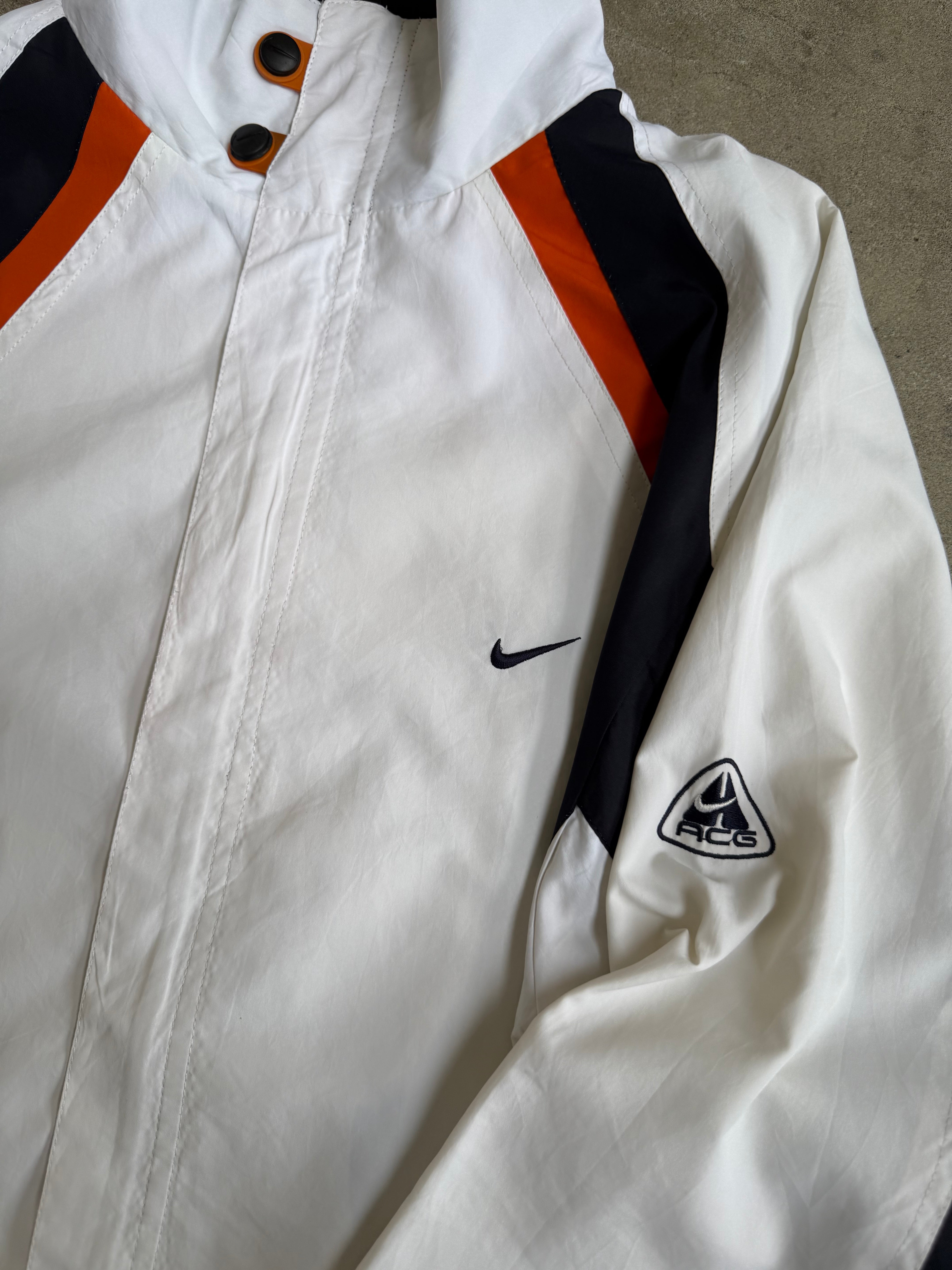 White Nike ACG Spray Jacket - L