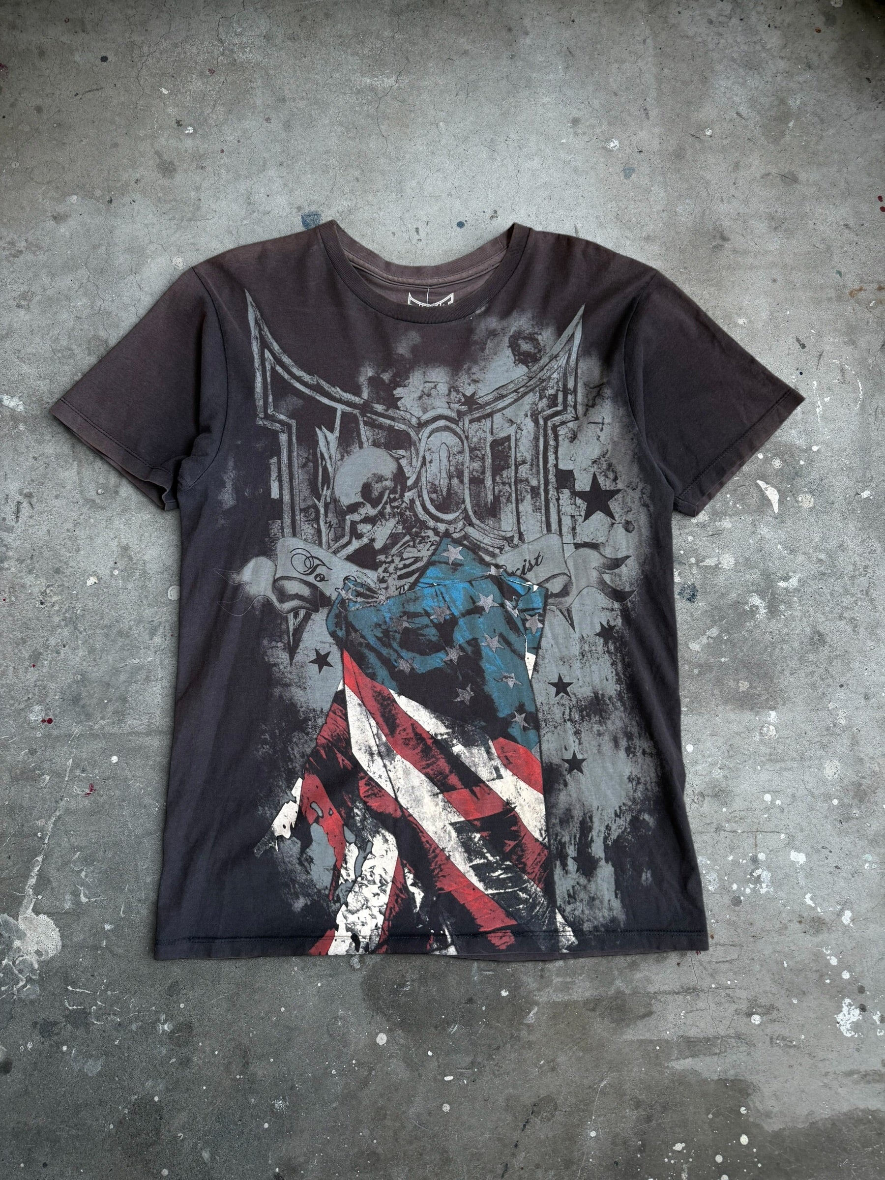 Graphic Tap Out Tshirt - M
