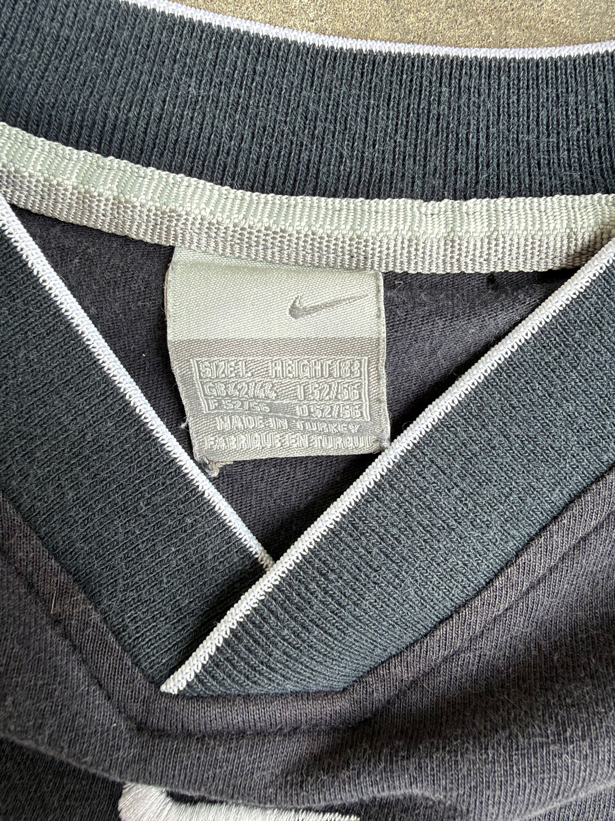 Black Nike Centre Swoosh Tshirt - L