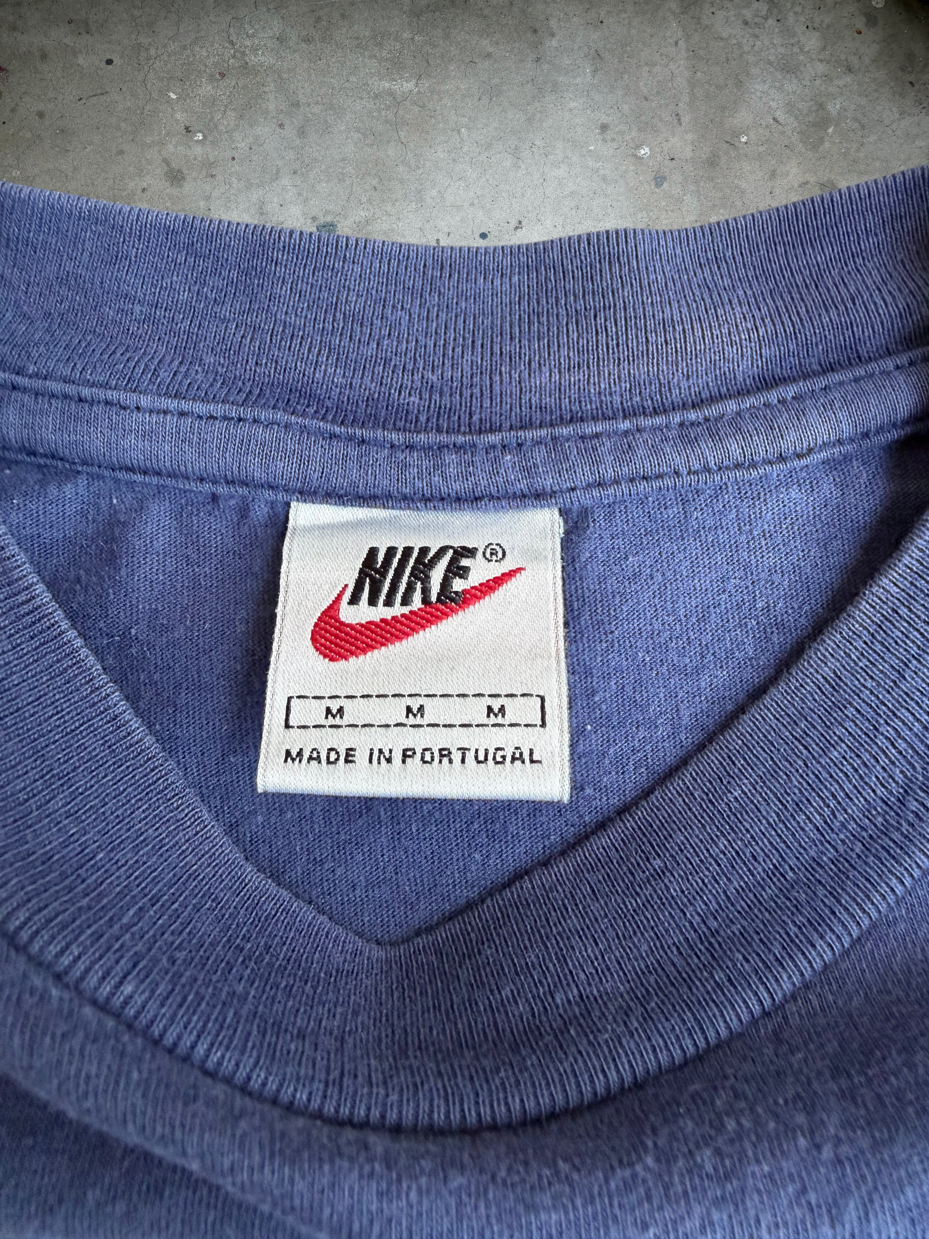 Navy Nike T-shirt - M