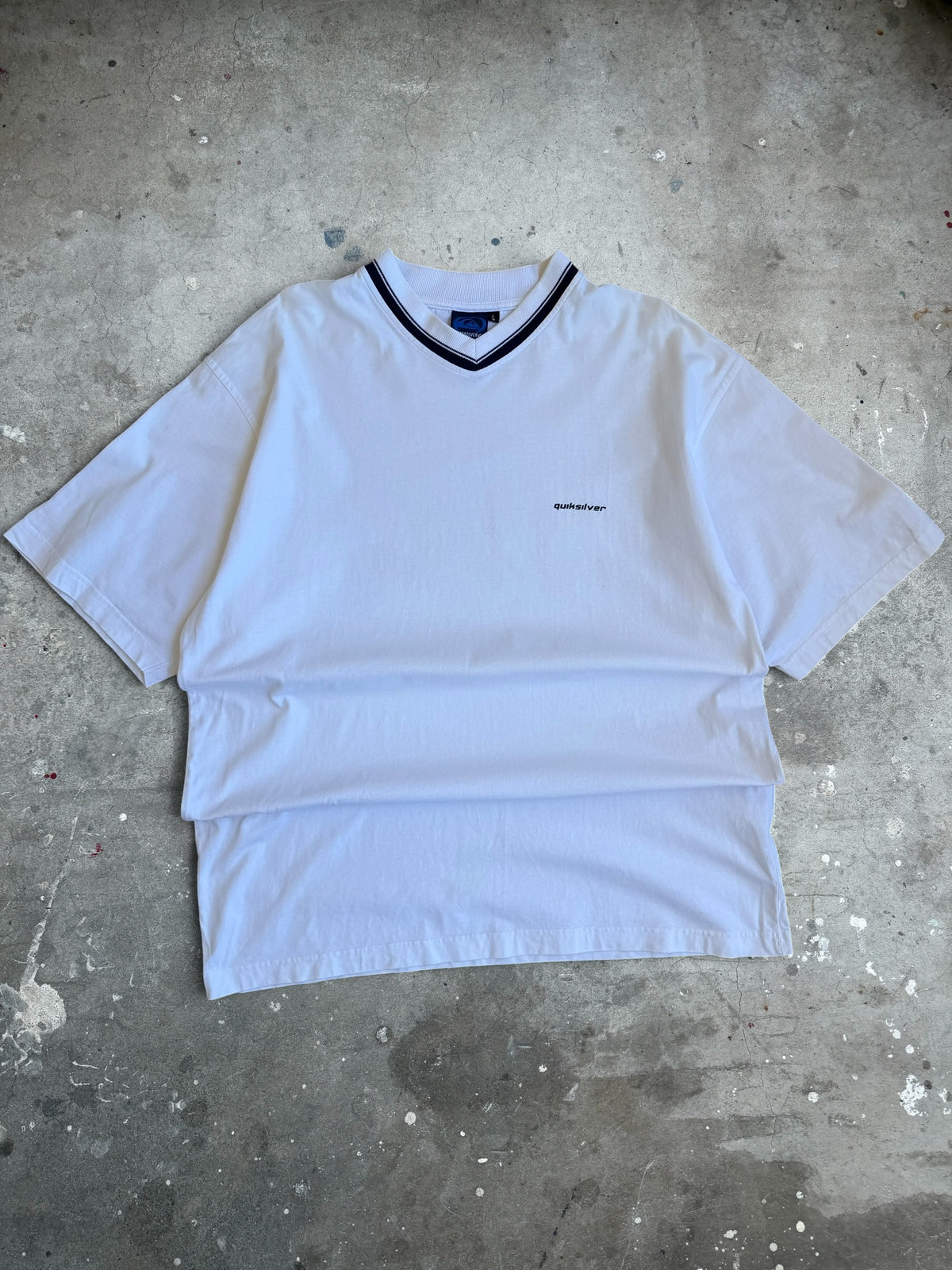Quiksilver V-neck Tshirt - L