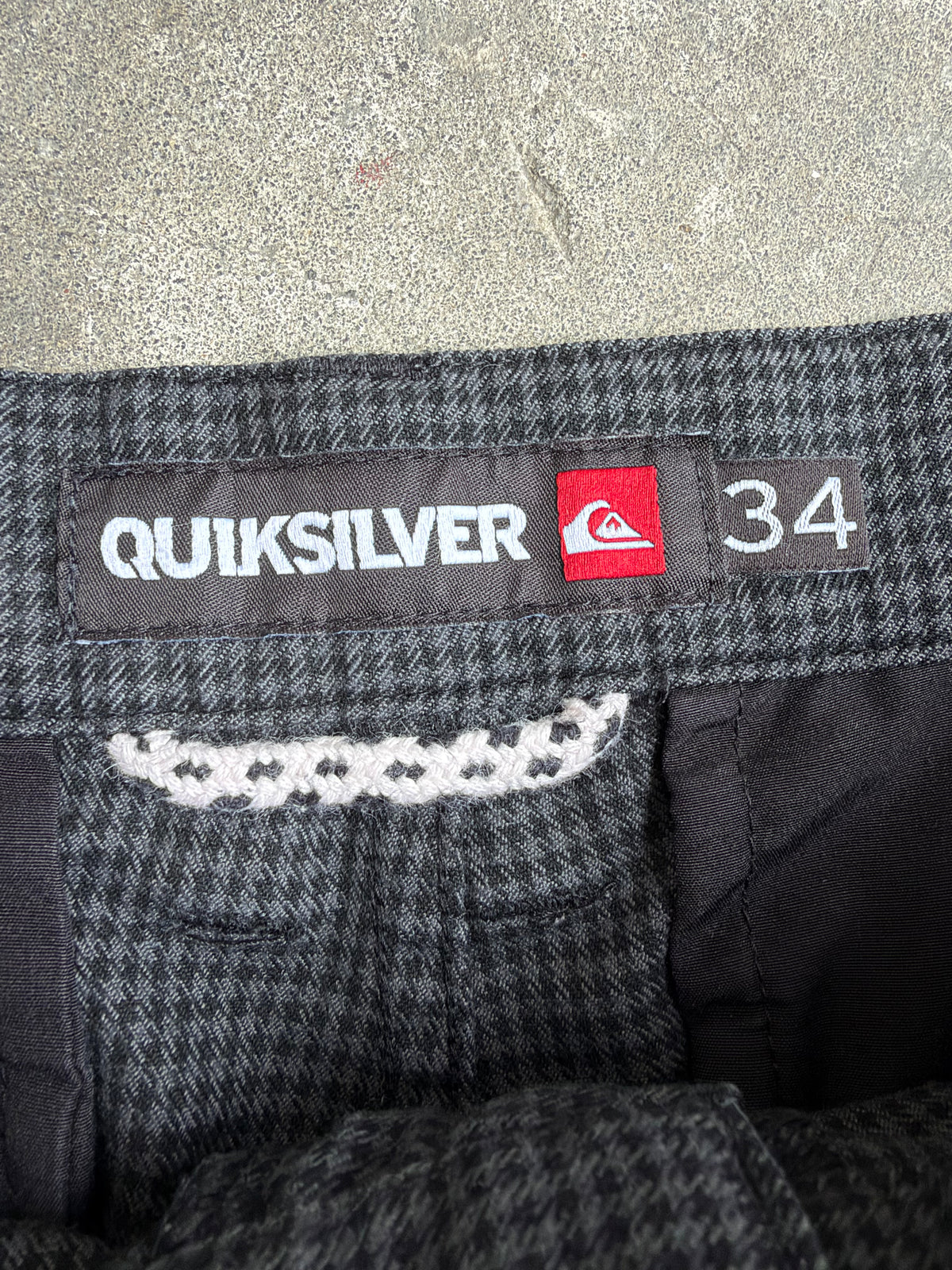 Checkered Quiksilver Shorts - 34”