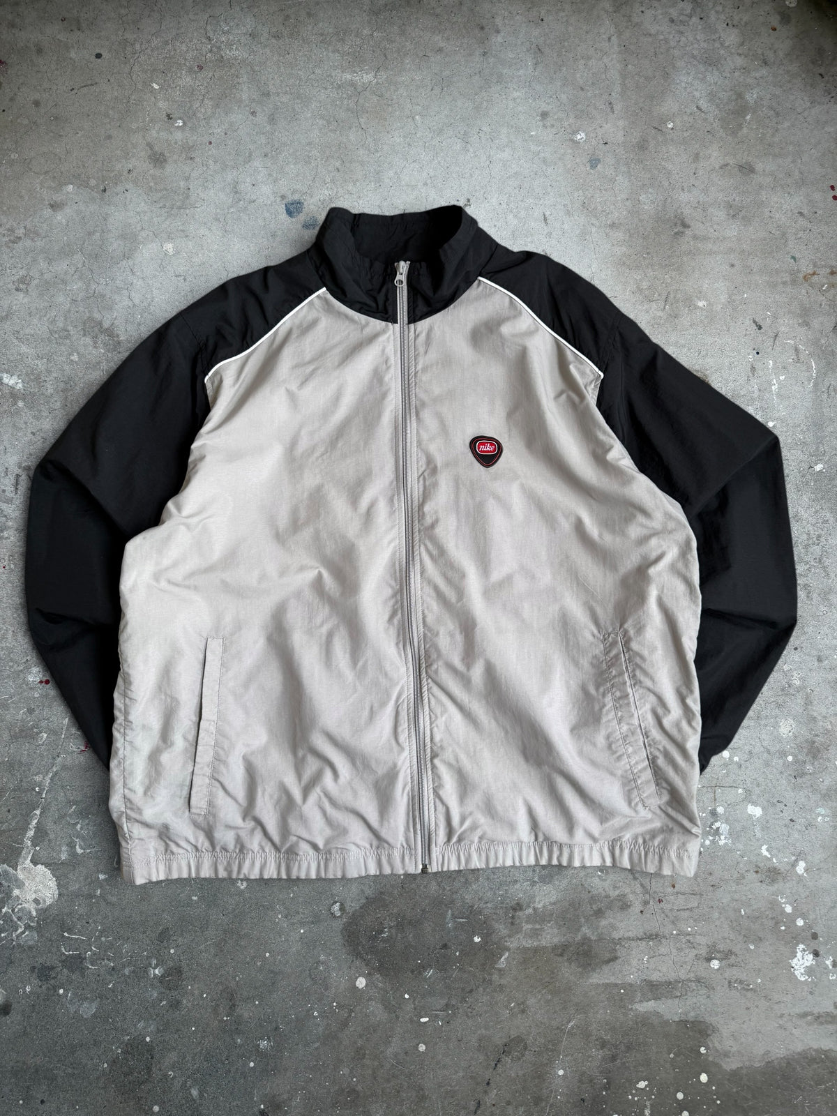 Two Toned Nike Spray Jacket - XL