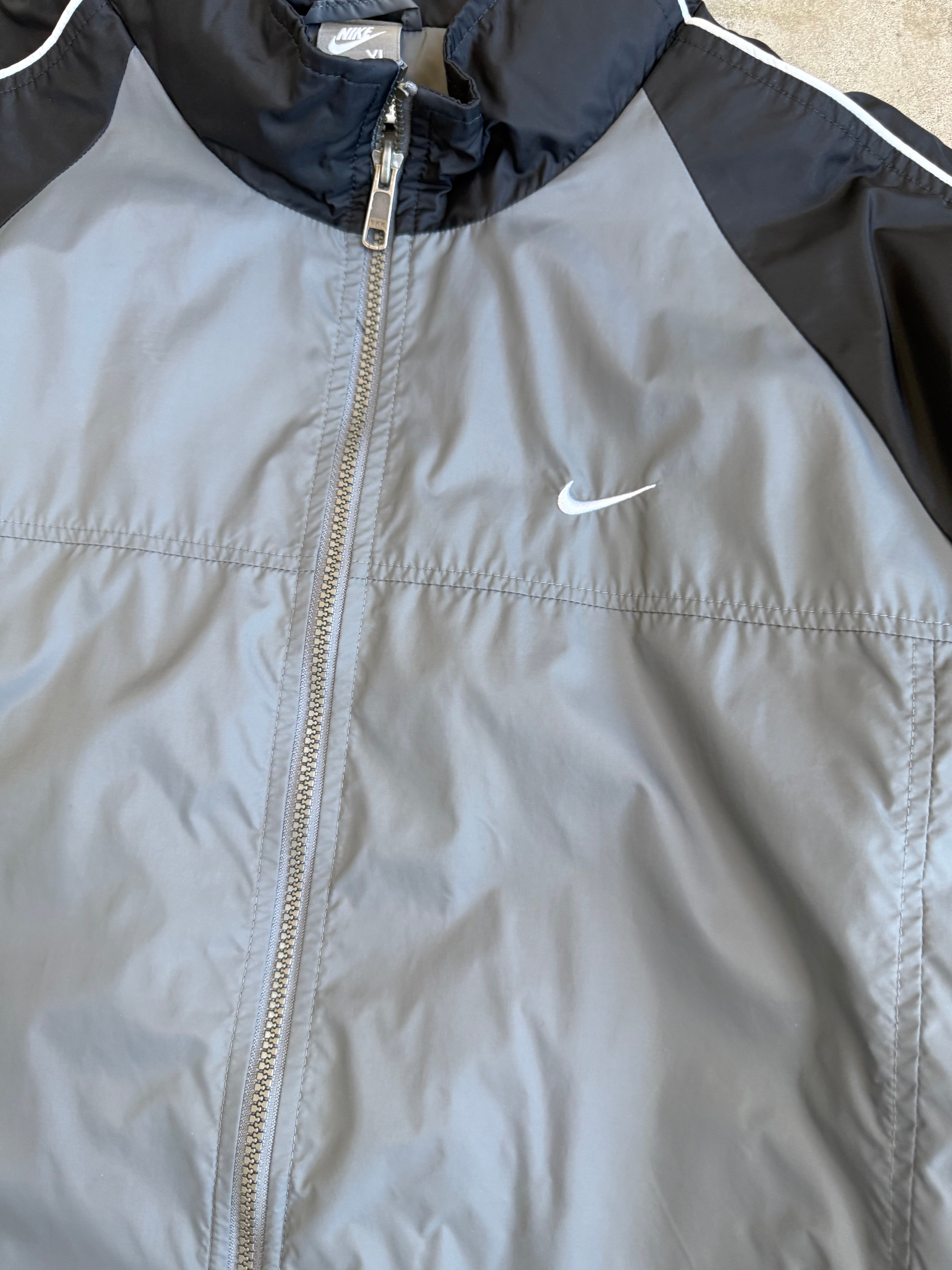 Two Toned Nike Spray Jacket - XL