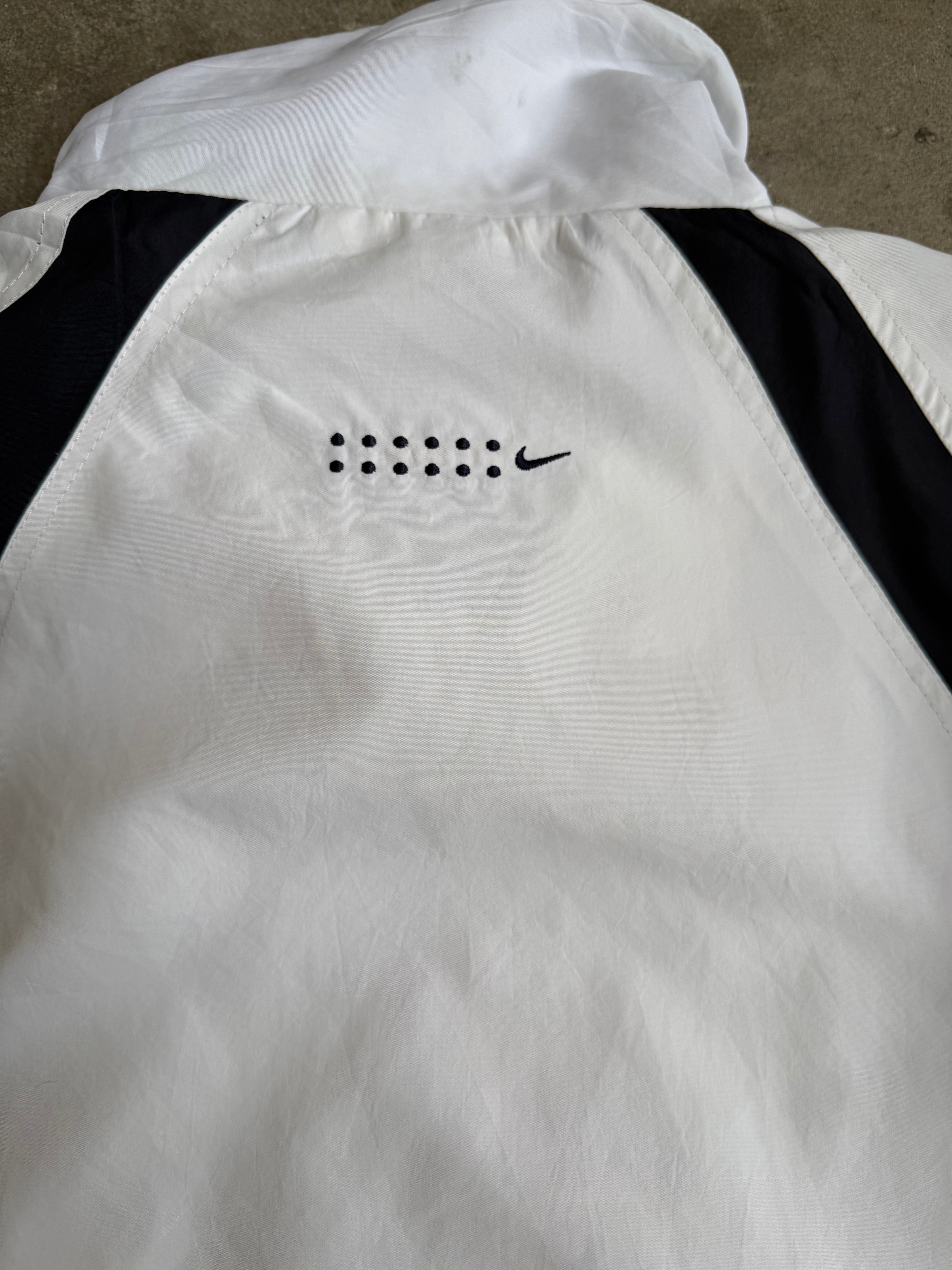 White Nike ACG Spray Jacket - L