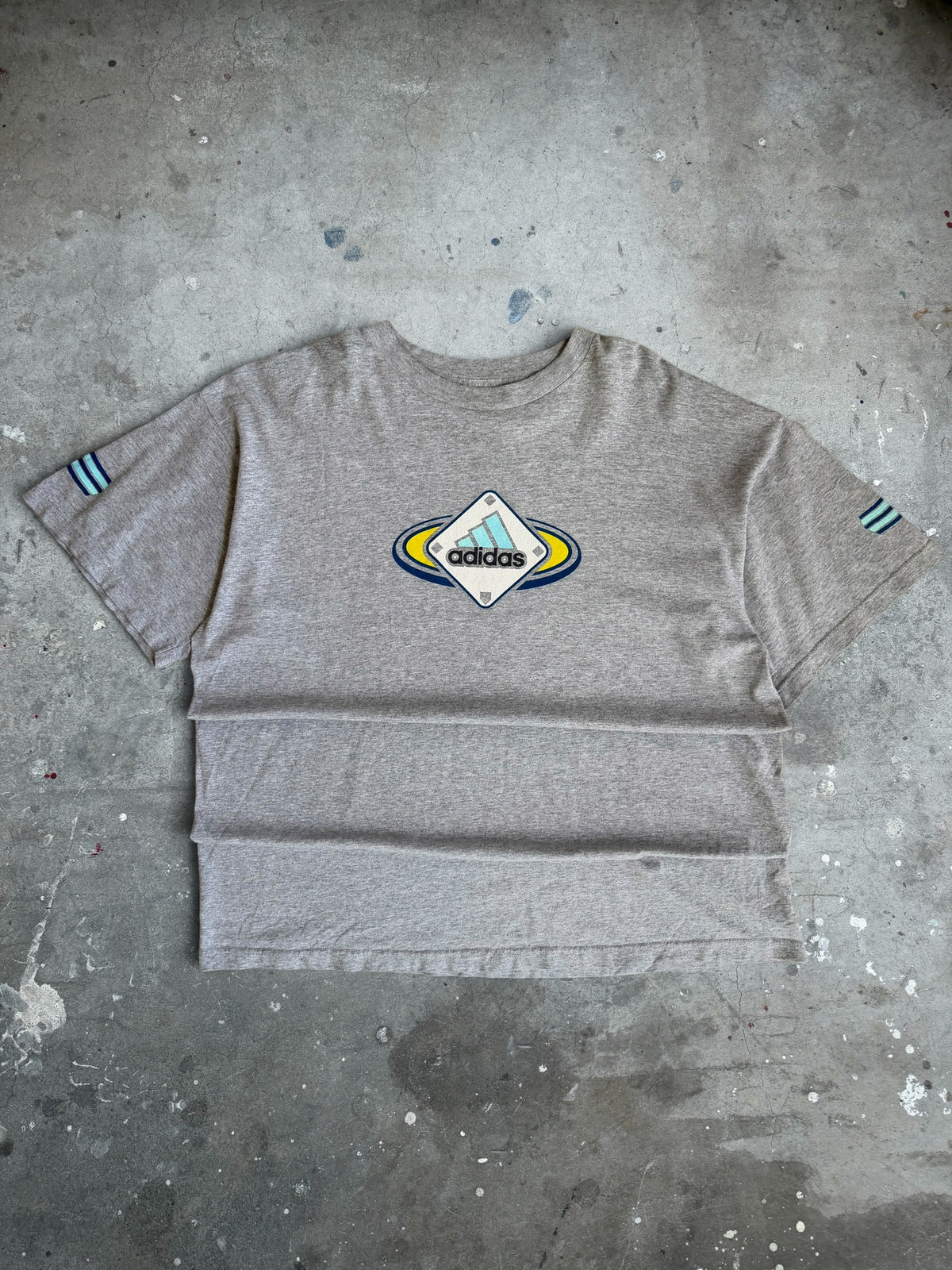 Adidas Graphic Tshirt - L