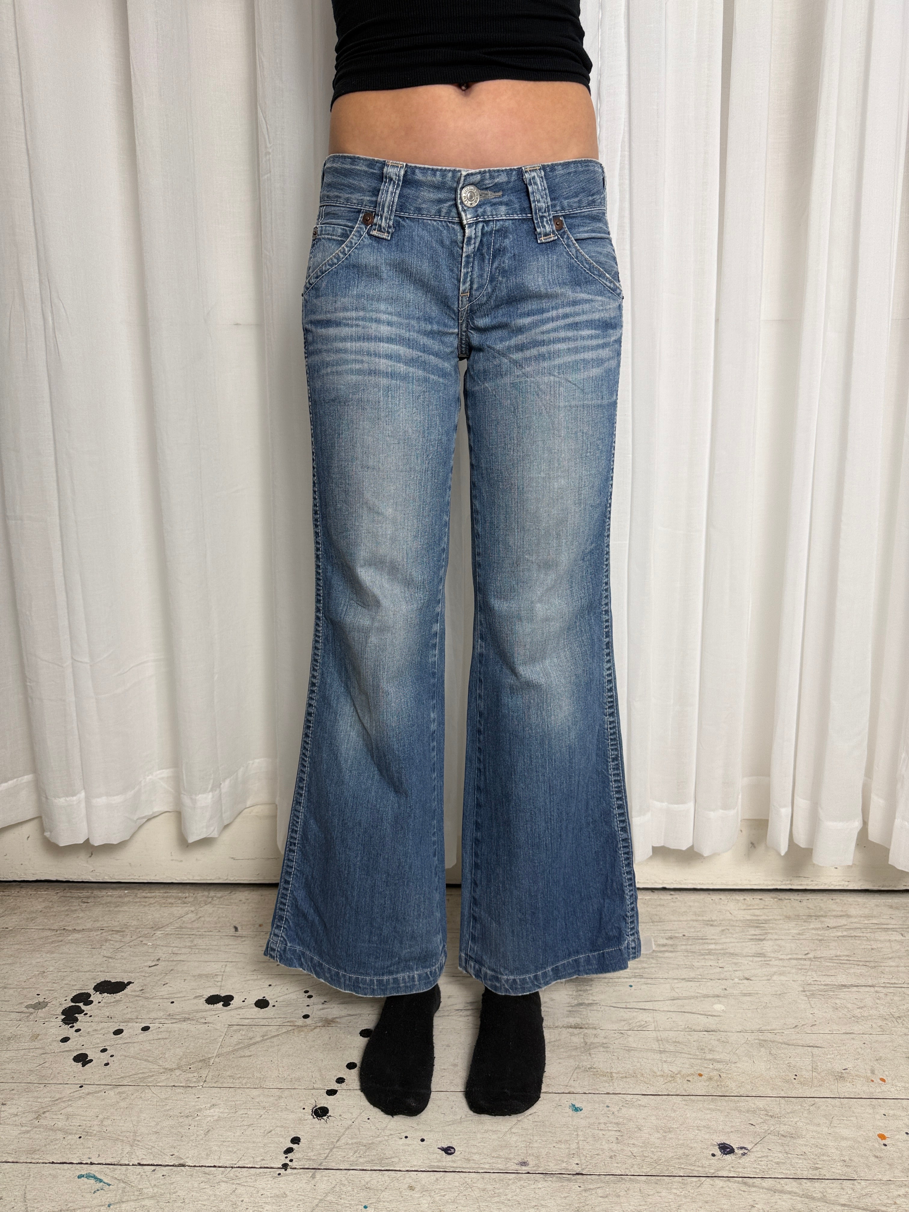 Levi Low Rise Jeans - 27”