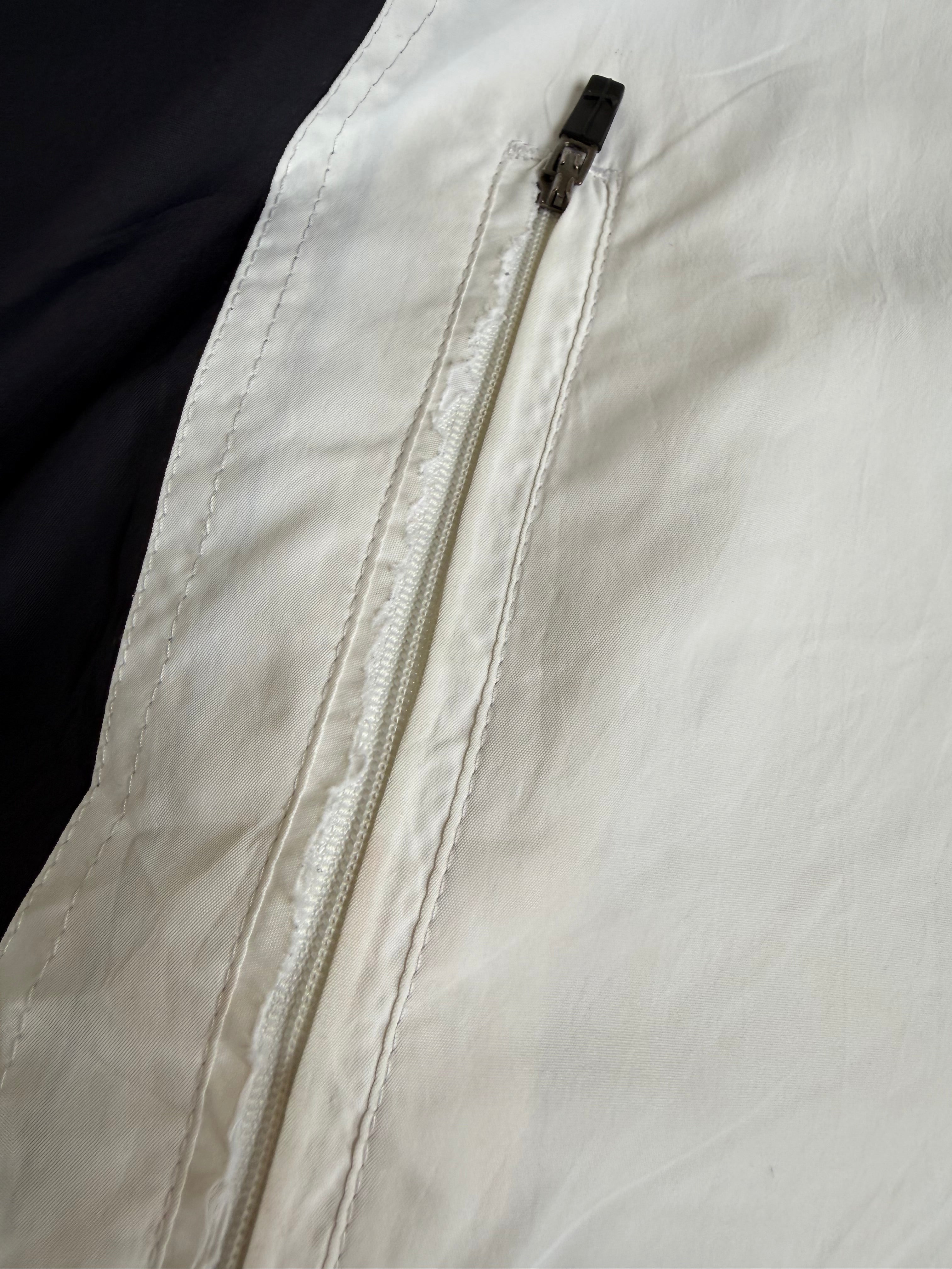 White Nike ACG Spray Jacket - L