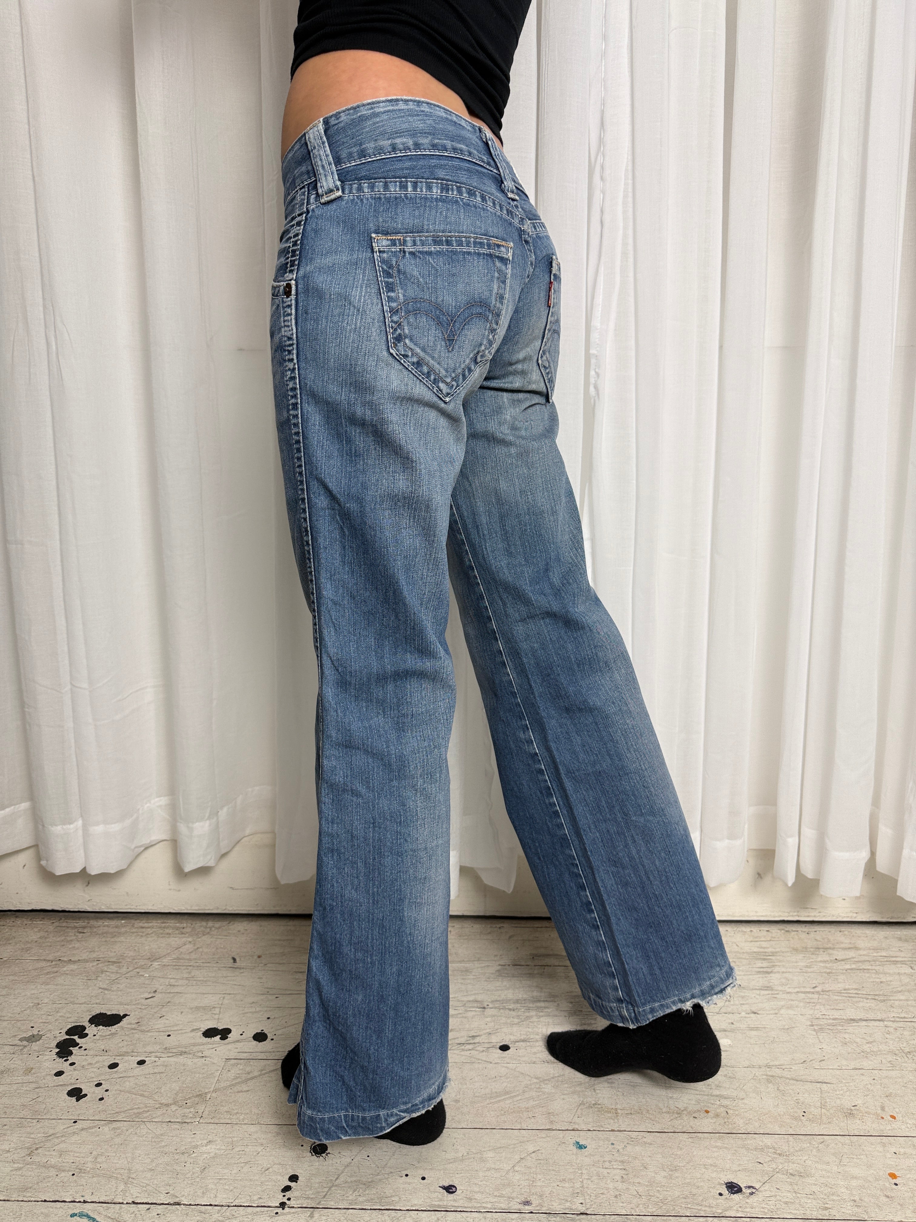 Levi Low Rise Jeans - 27”
