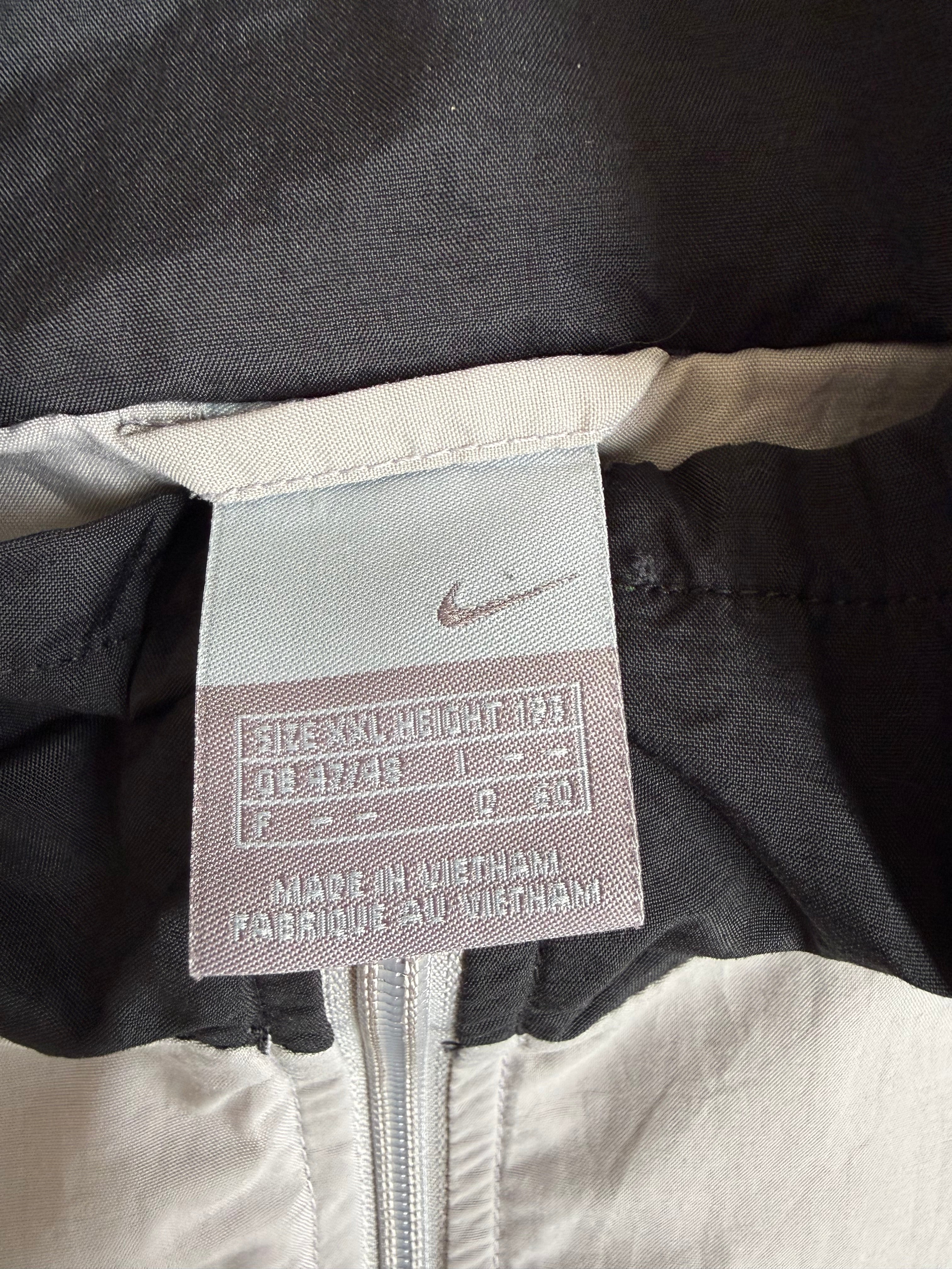 Two Toned Nike Spray Jacket - XL