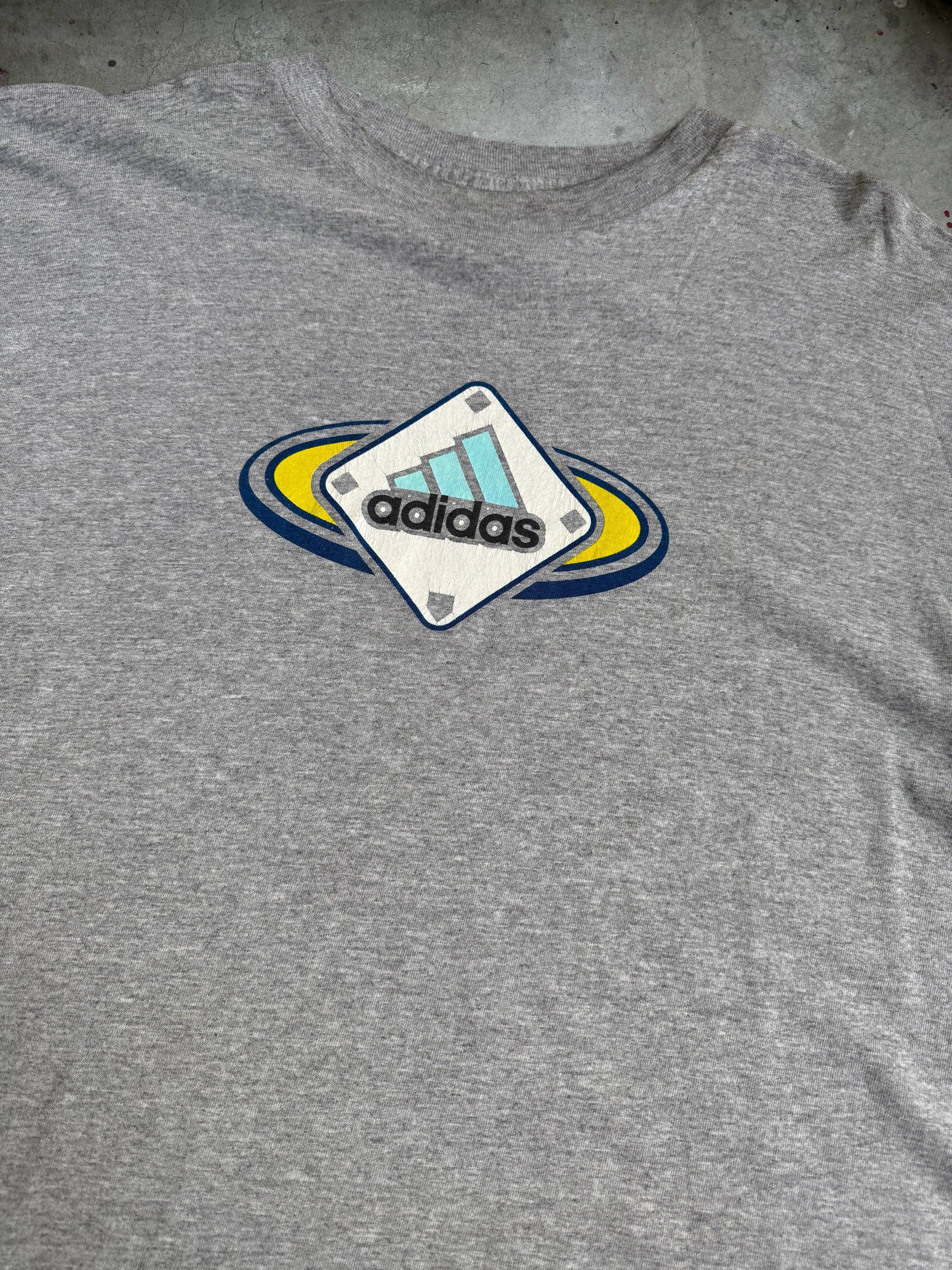 Adidas Graphic Tshirt - L