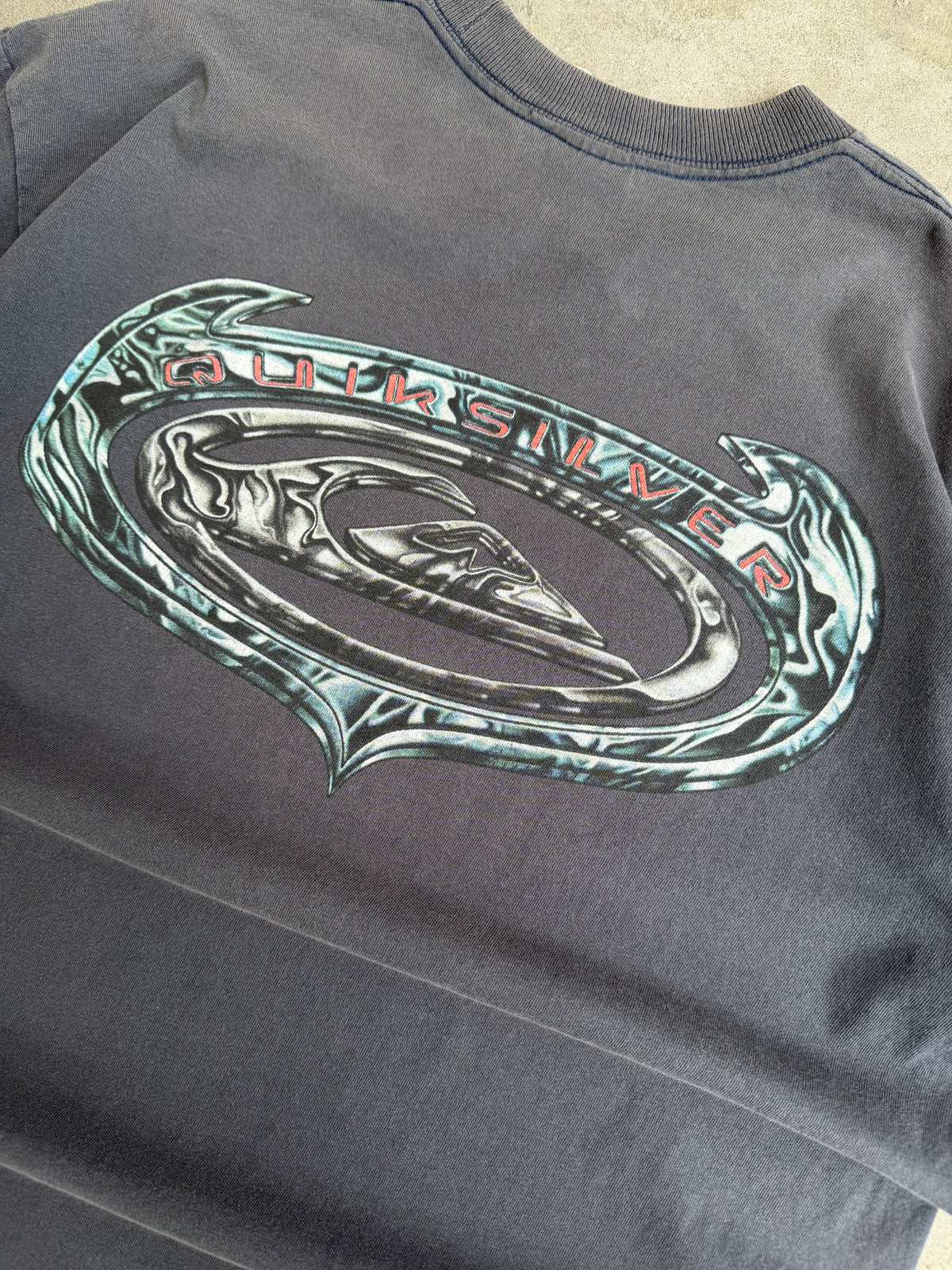90s Quiksilver Graphic Shield Tshirt - L