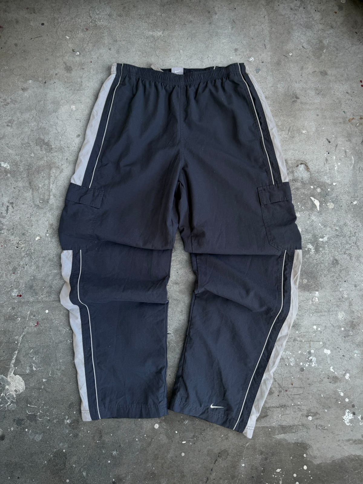 Black Nike Cargo Trackpants - L